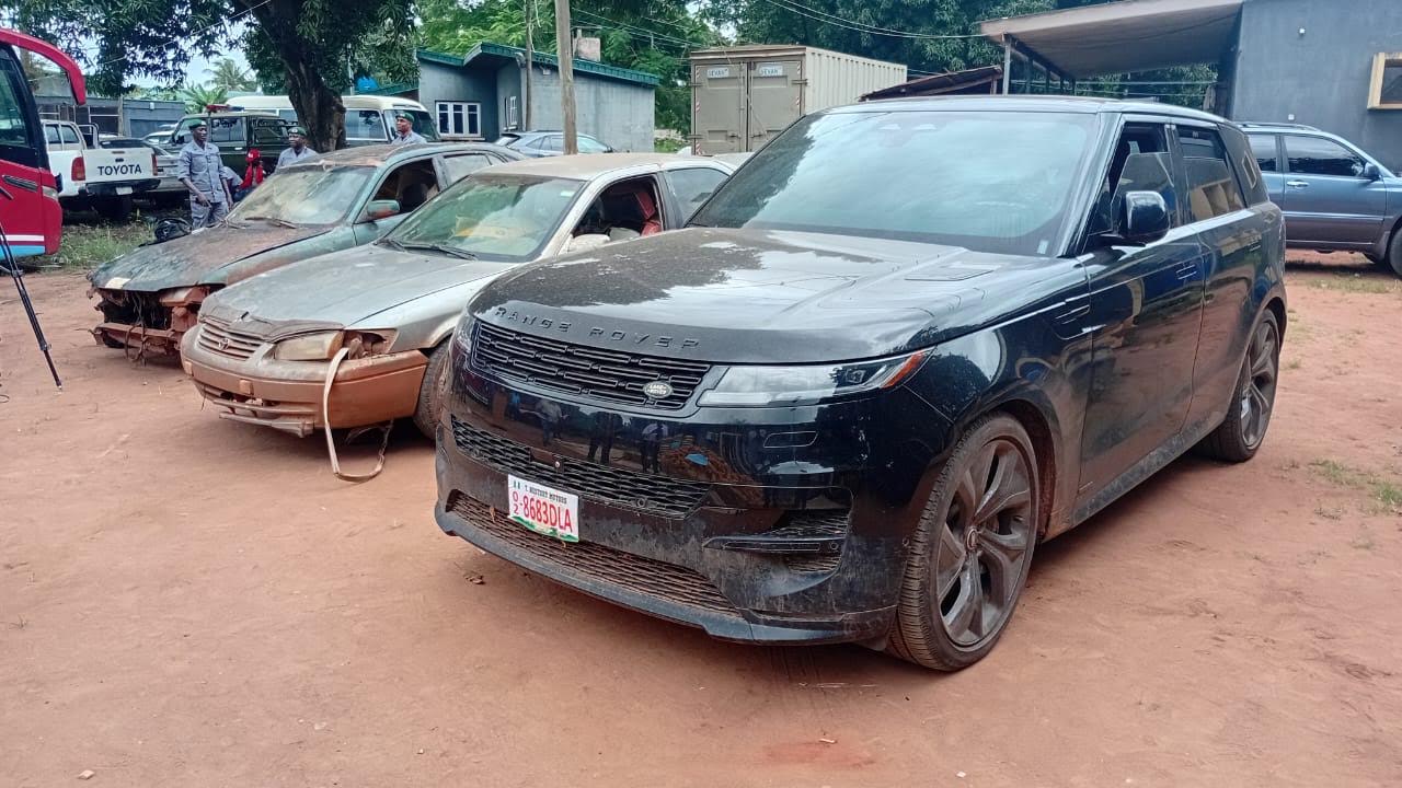 The N417 2026 Range Rover SUV seized from smugglers by the operatives of the Ogun 1 Area Command of the Nigeria Customs Service, Idiroko, Ogun State