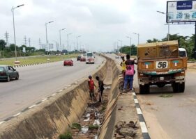 Flooding: FCTA begins desilting drains along Airport Road, other areas