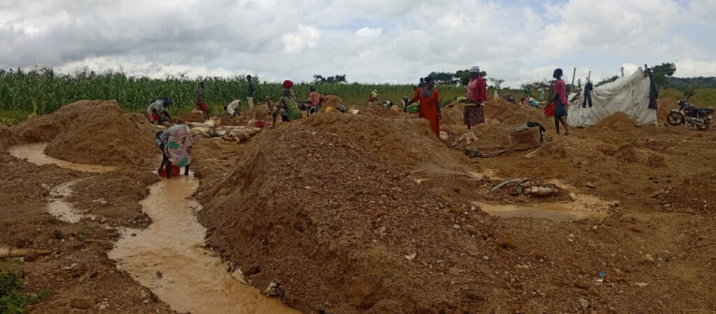 Artisanal miners at a mining site in Barkin-Ladi LGA of Plateau State