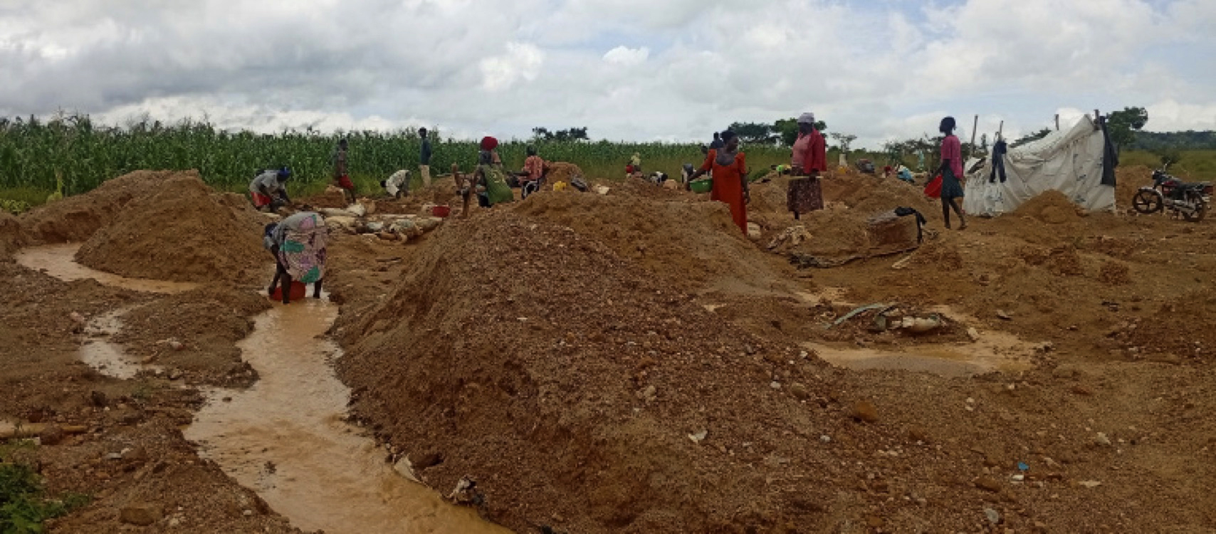 Artisanal miners at a mining site in Barkin-Ladi LGA of Plateau State