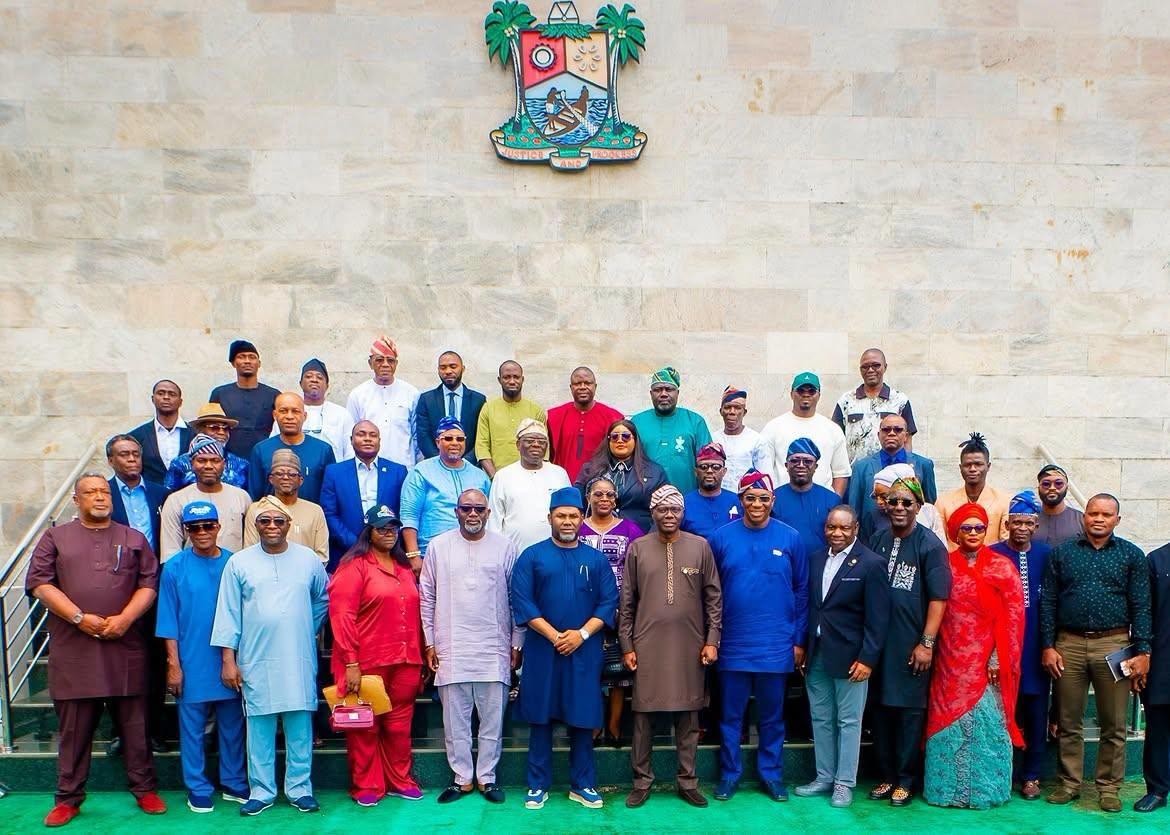 Governor-Sanwo-Olu-with-the-44-chairmen-of-sports-associations-in-Lagos-after-the-meeting