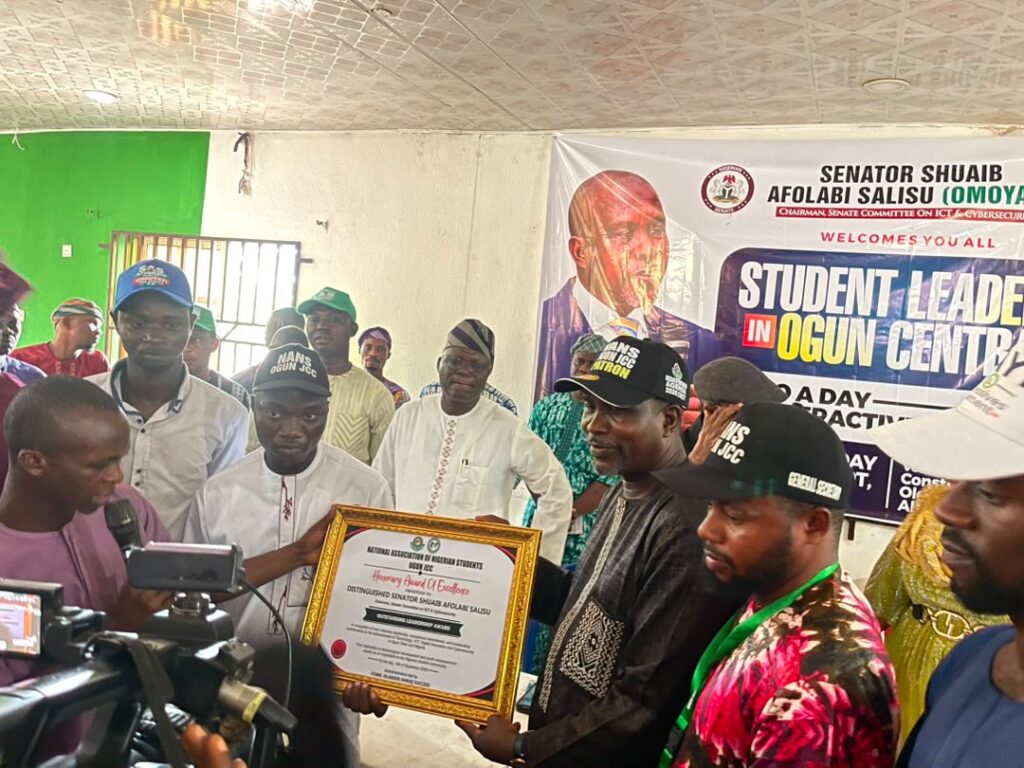 Ogun Central senator, Senator Shuaib Afolabi Salisu with NANS Ogun JCC leadership