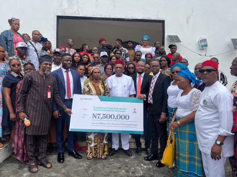 Abia-North: Sen Kalu facilitates cash grants for over 500 entrepreneurs