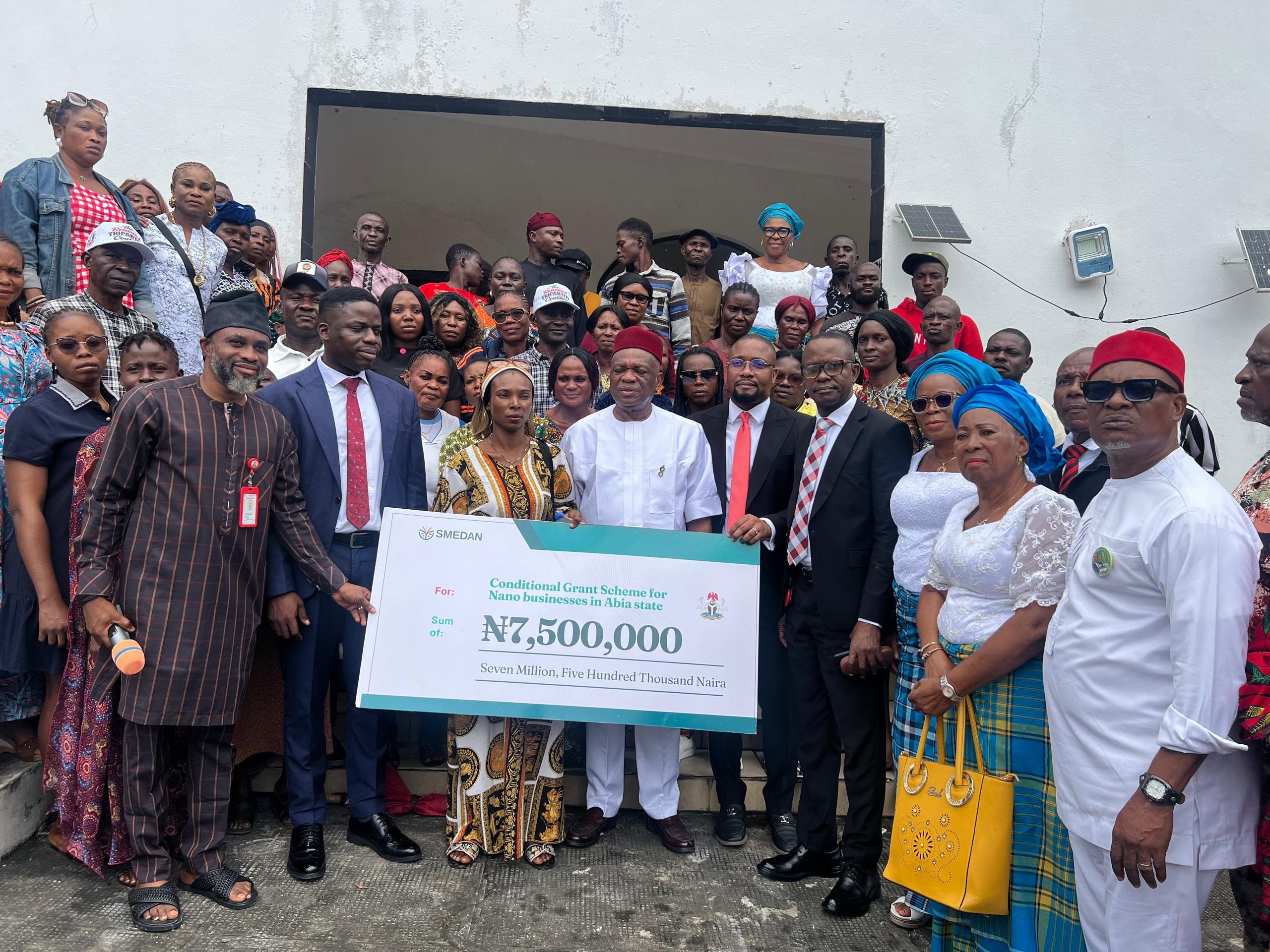 Abia-North: Sen Kalu facilitates cash grants for over 500 entrepreneurs
