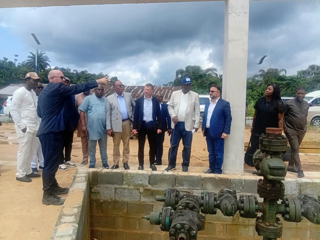 Lokpobiri and Julius Berger project team at the site