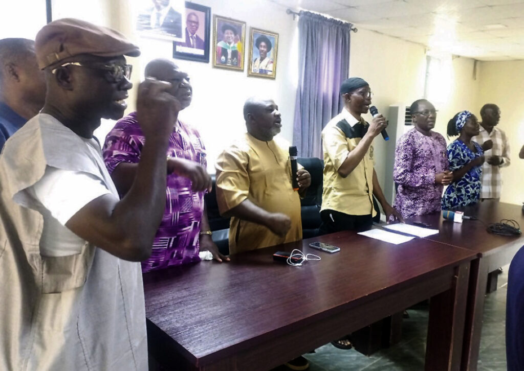 Nassir (4th right), Olusiji Sowande (3rd right) and others