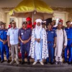 The Commandant General of the Nigeria Security and Civil Defence Corps, Ahmed Audi,the Emir of Minna, Umar Bahago, some family members of the deceased and the family of the survivor. Photo- NSCDC