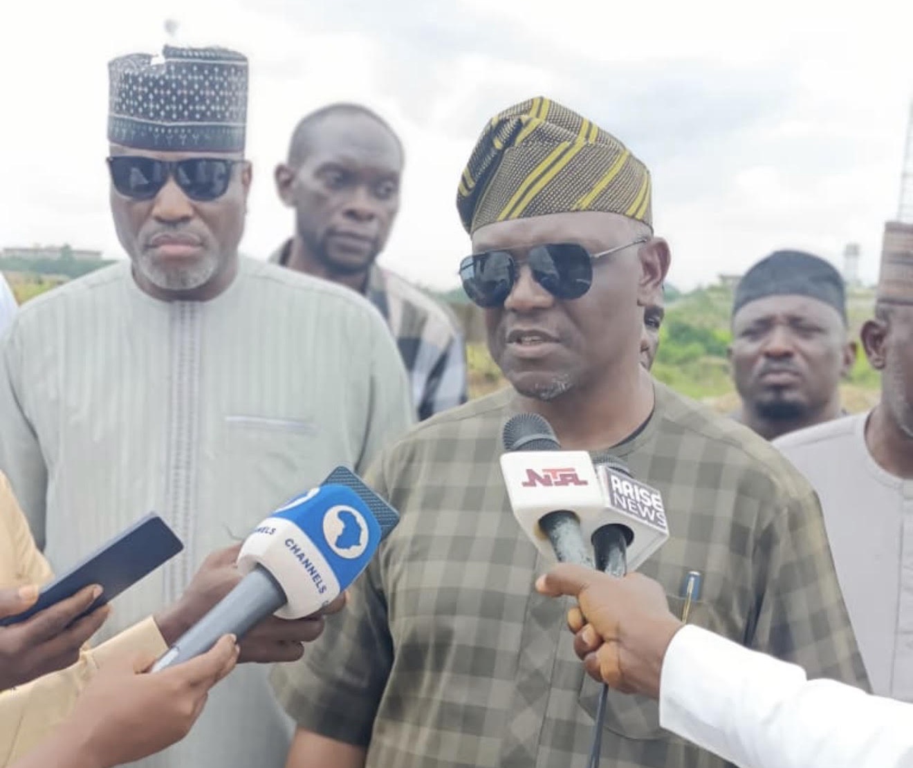 Flooding: FCTA begins desilting drains along airport road, warns against vandalism, illegal structures