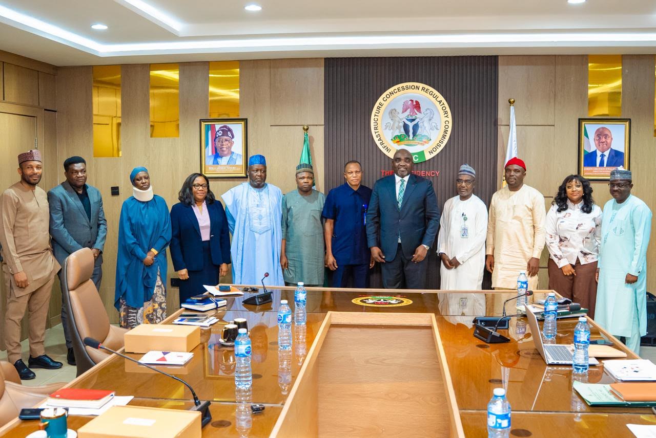 The DG ICRC Dr. Jobson Oseodion Ewalefoh (m), permanent secretary, Ministry of Power (r), and Director, PPP, Ministry of Water Resources, during an emergency meeting at the instance of the ICRC to review and optimise the 700mw Zungeru Hydropower Project