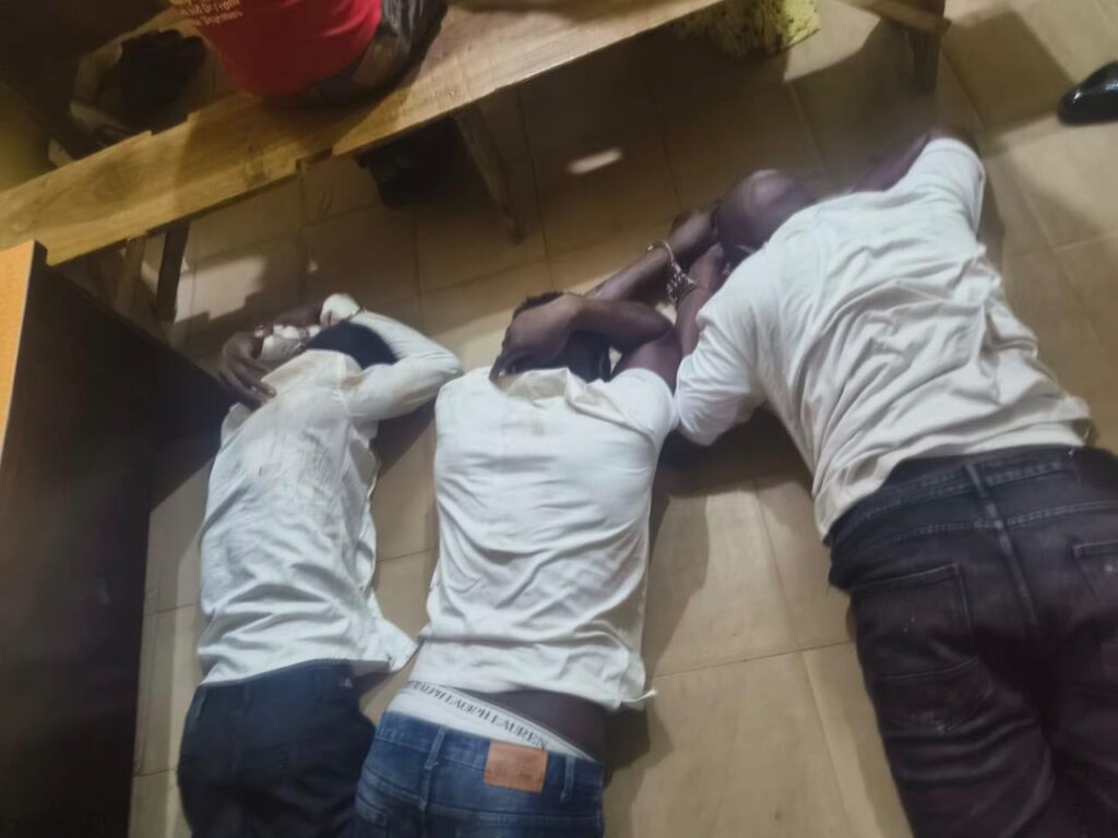 Oyo police arrest armed robbery suspects, recover weapons