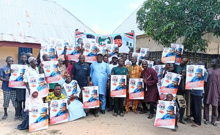 Niger: Ex-APC chieftain Vatsa joins SDP with over 200 supporters