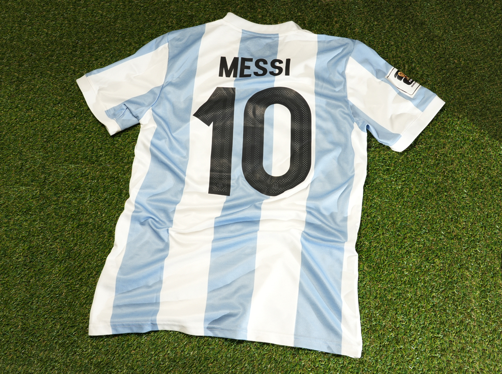 Argentina-50th-Anniverary-vs-Peru-Messi-Bend-b