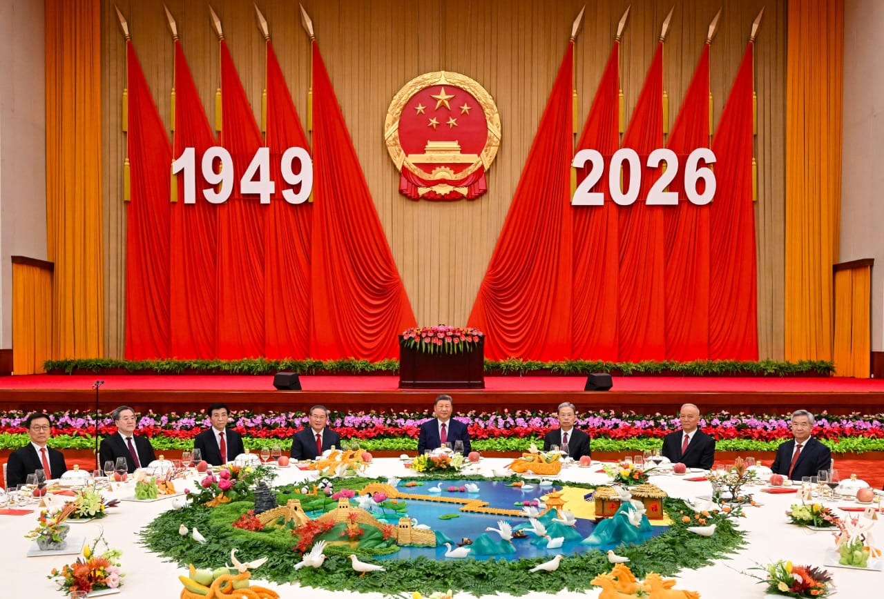 Chinese President Xi Jinping (4th r), and other high ranking Chinese Government officials