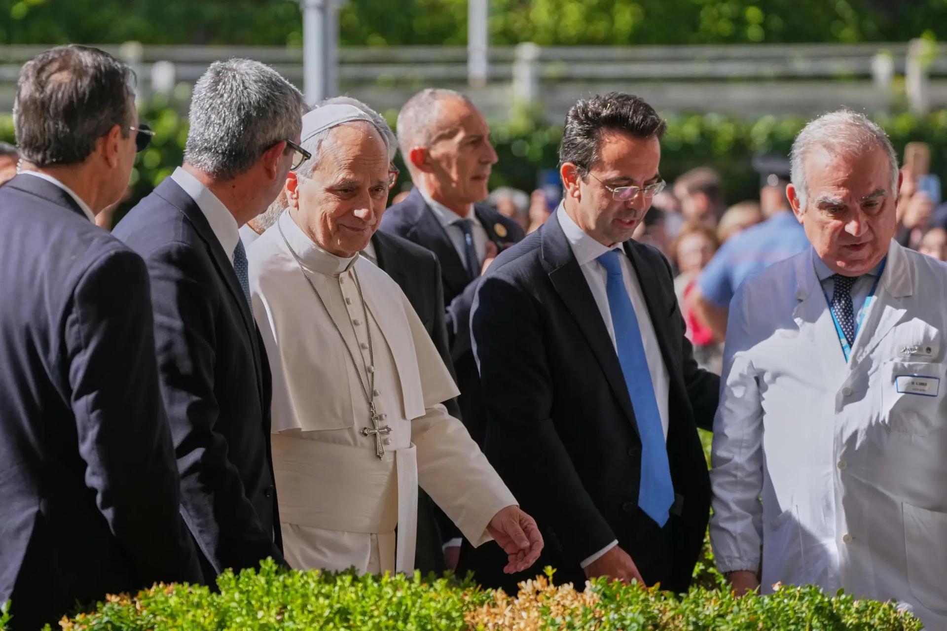 Pope Leo XIV diagnosed with lung cancer after removal of right lung lobe