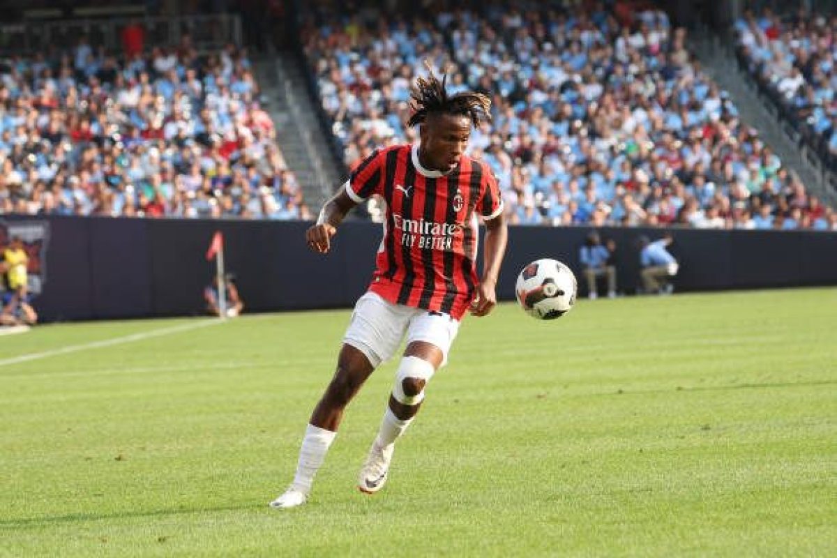 chukwueze-milan-new-solo-action-1200×800