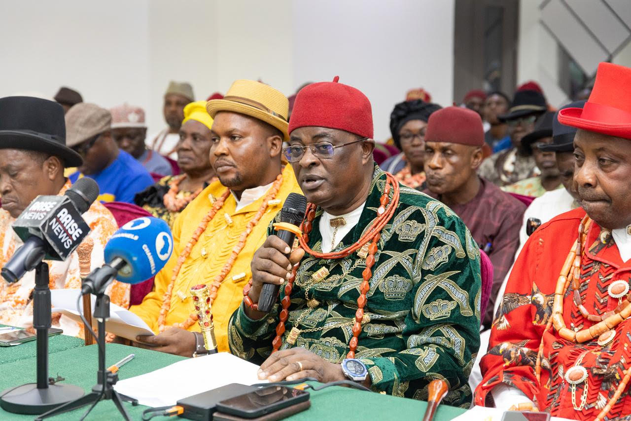 His Royal Majesty Eze Peter Wagbara reading the address on behalf of traditional rulers and other stakeholders of Gas Pipeline Host Communities in Port Harcourt on Tuesday, October 13, 2026