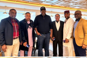 NDC National Leader and former Bayelsa State Governor Senator Henry Seriake Dickson (m) flanked by the diaspora executives in London.